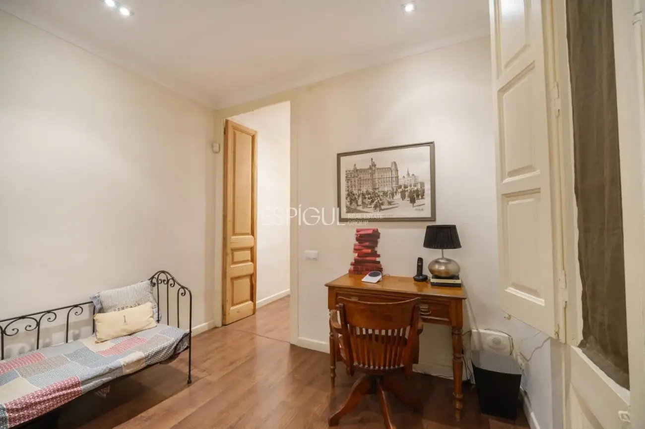 Эксклюзивная квартира с частной террасой в районе Эшампле – Сант-Антони