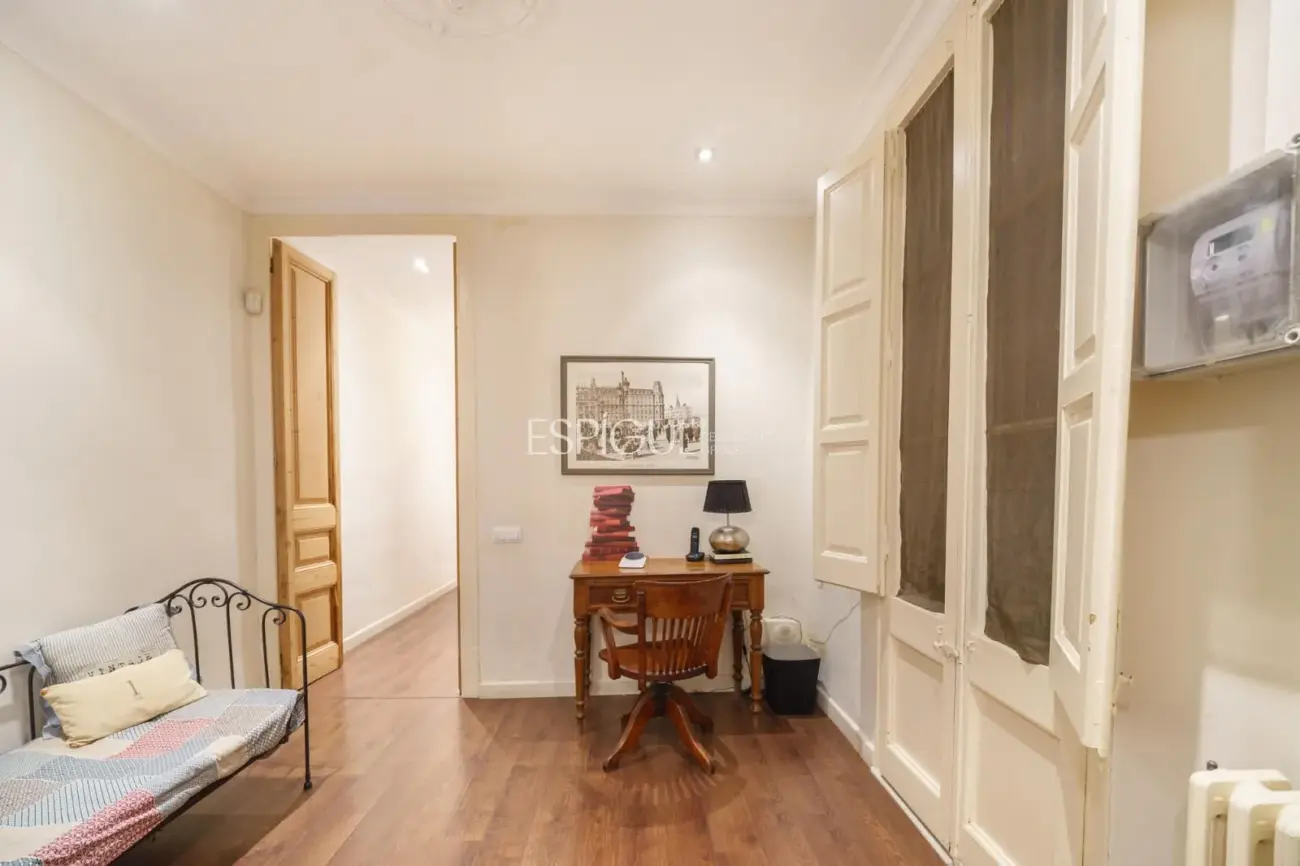 Эксклюзивная квартира с частной террасой в районе Эшампле – Сант-Антони