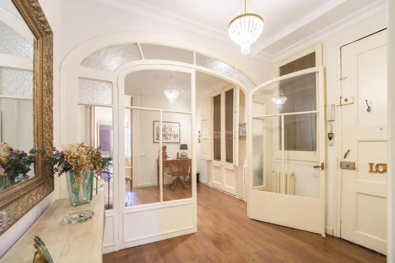 Эксклюзивная квартира с частной террасой в районе Эшампле – Сант-Антони