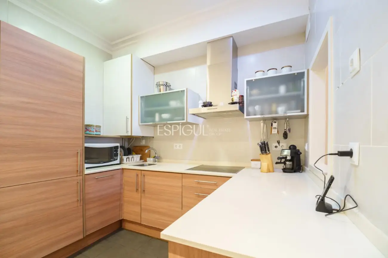 Эксклюзивная квартира с частной террасой в районе Эшампле – Сант-Антони