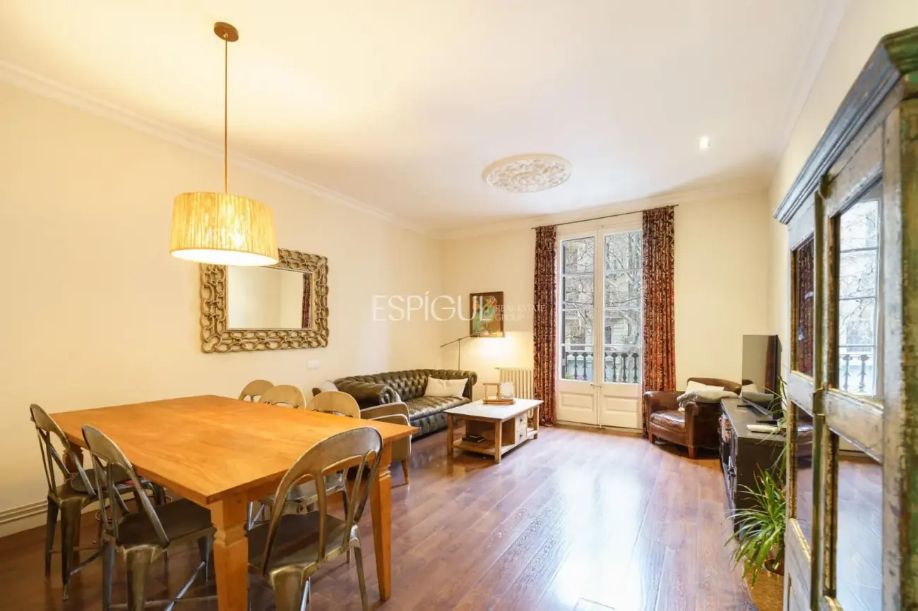 Эксклюзивная квартира с частной террасой в районе Эшампле – Сант-Антони