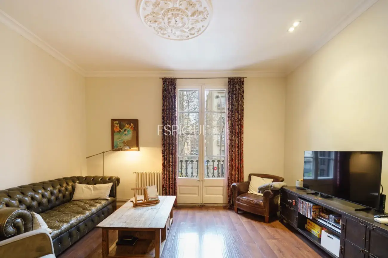 Эксклюзивная квартира с частной террасой в районе Эшампле – Сант-Антони