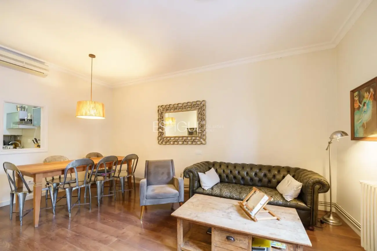 Эксклюзивная квартира с частной террасой в районе Эшампле – Сант-Антони