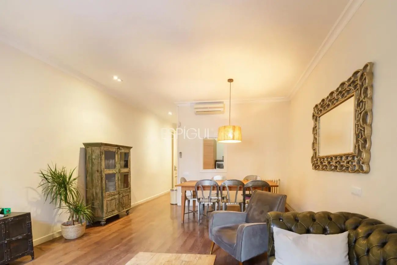 Эксклюзивная квартира с частной террасой в районе Эшампле – Сант-Антони