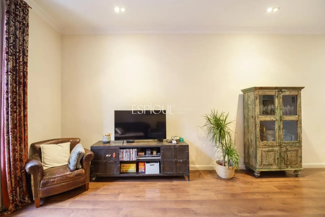 Эксклюзивная квартира с частной террасой в районе Эшампле – Сант-Антони