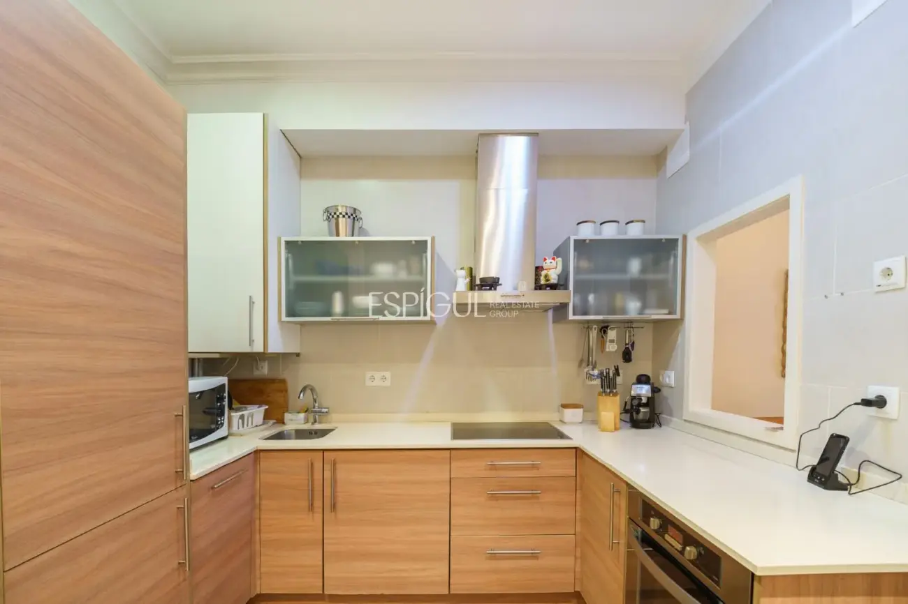 Эксклюзивная квартира с частной террасой в районе Эшампле – Сант-Антони