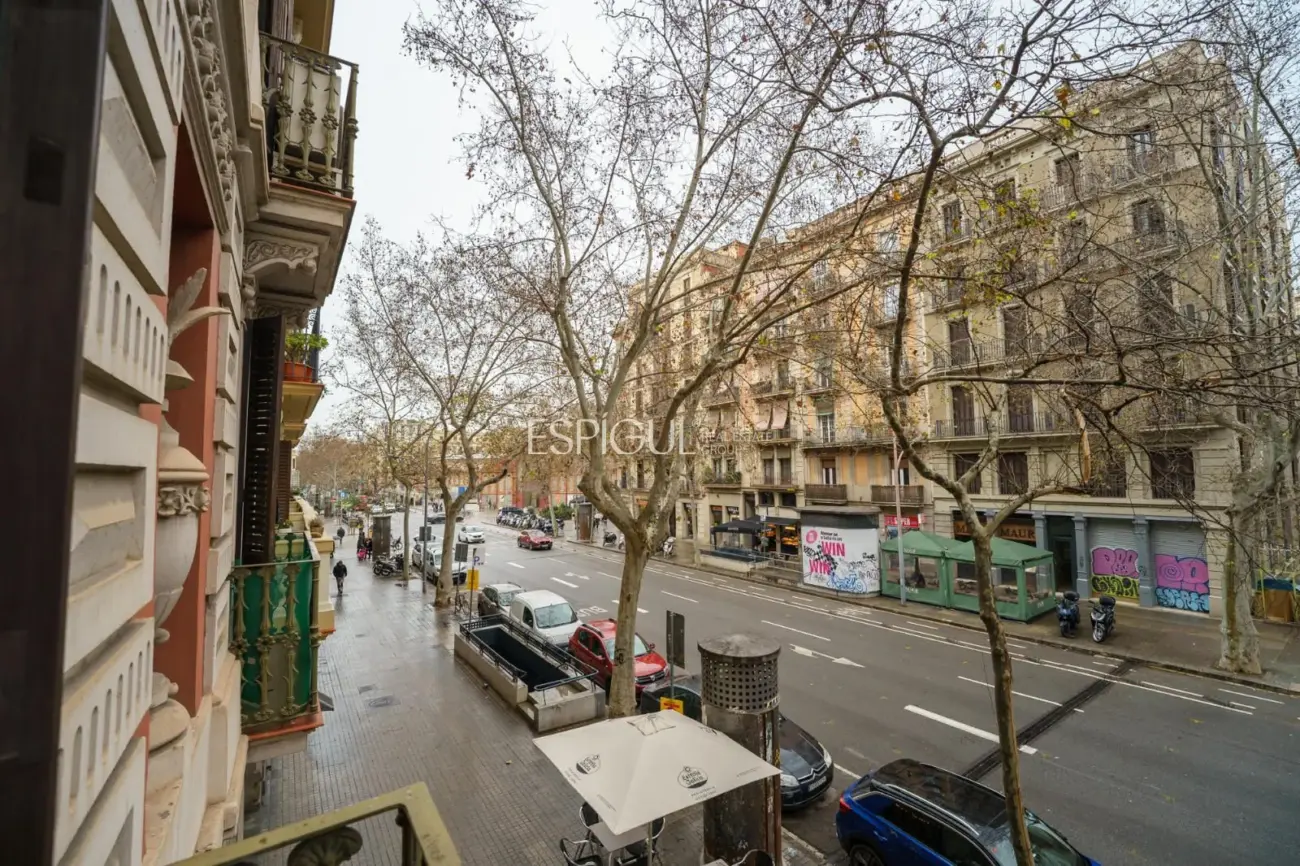 Эксклюзивная квартира с частной террасой в районе Эшампле – Сант-Антони