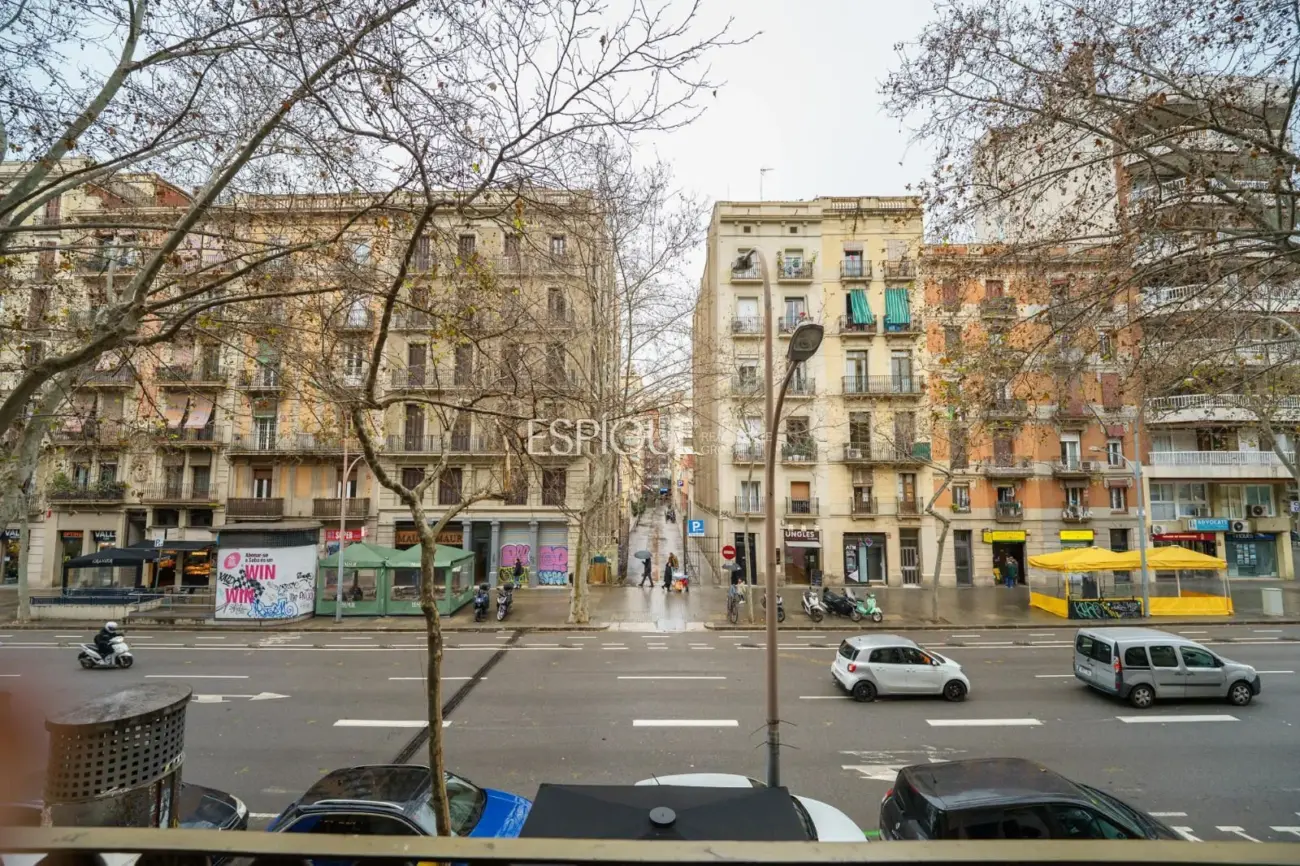 Эксклюзивная квартира с частной террасой в районе Эшампле – Сант-Антони