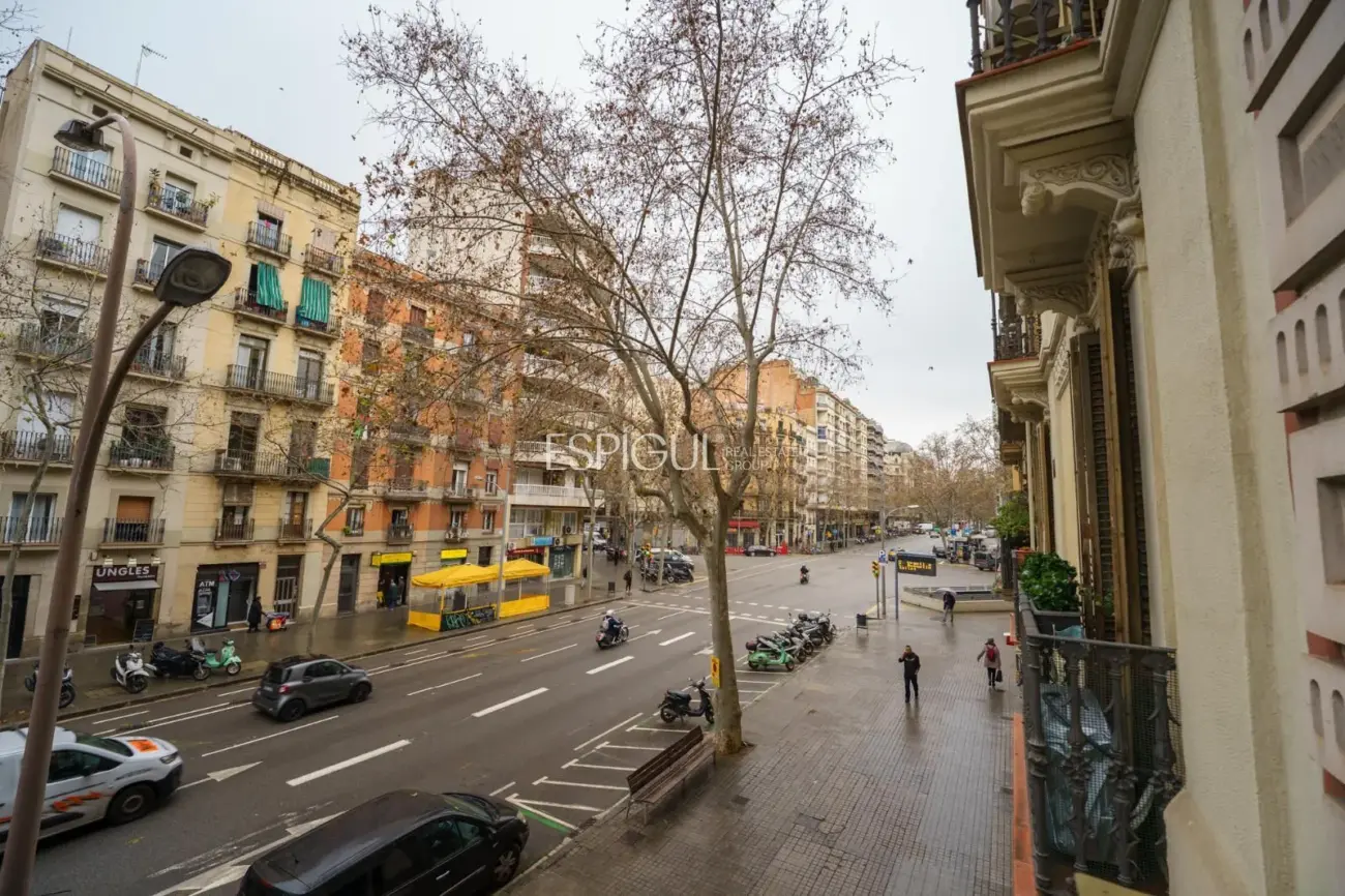 Эксклюзивная квартира с частной террасой в районе Эшампле – Сант-Антони