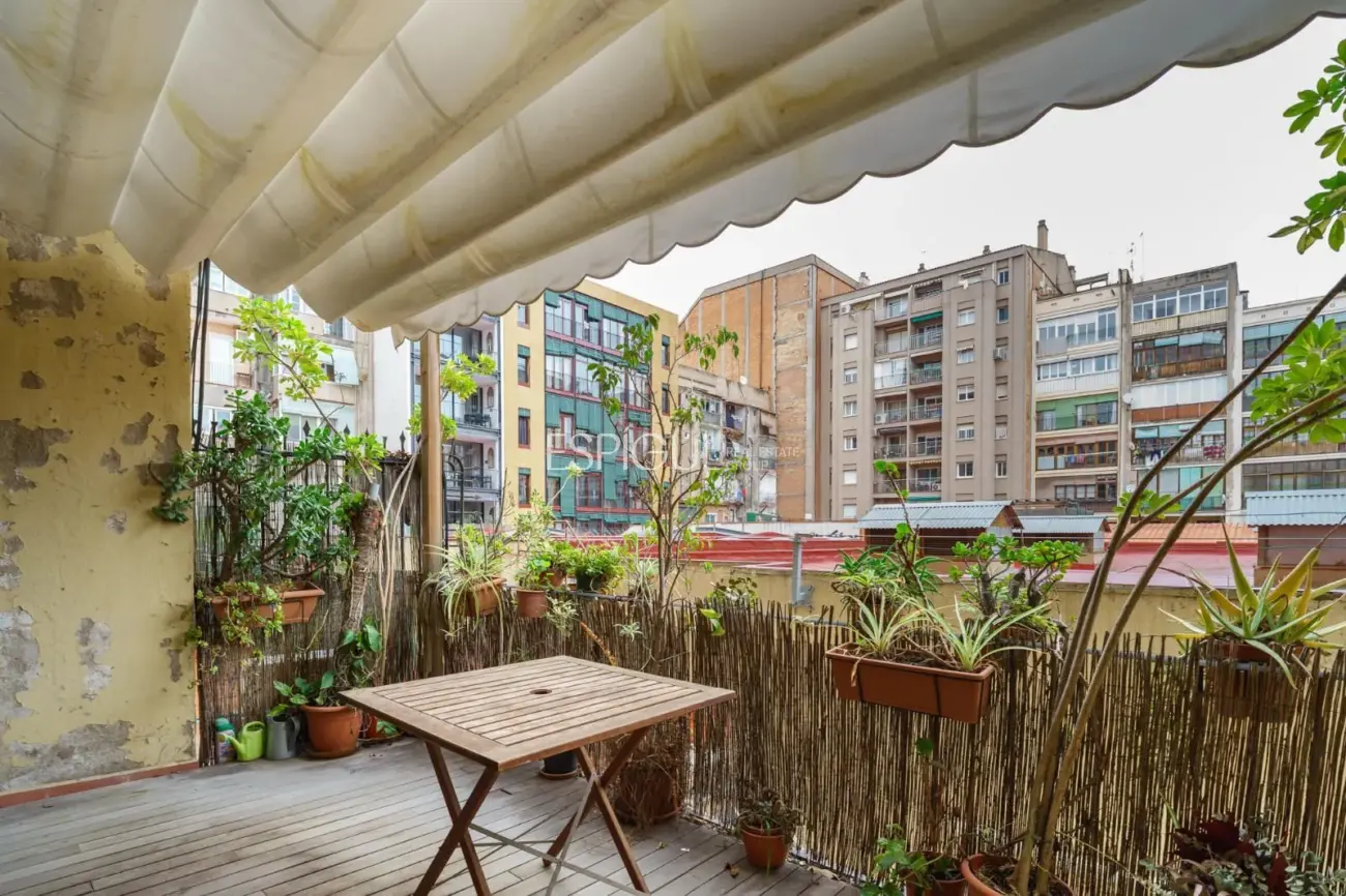 Эксклюзивная квартира с частной террасой в районе Эшампле – Сант-Антони