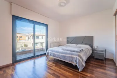 Exclusiva casa en Sant Julià de Ramis con 4 habitaciones y gran jardín