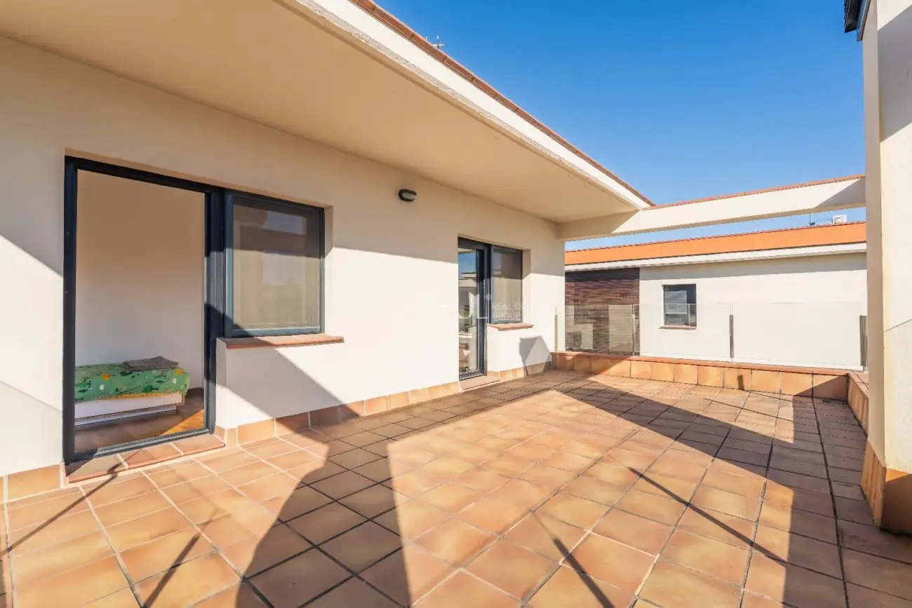 Exclusiva casa en Sant Julià de Ramis con 4 habitaciones y gran jardín