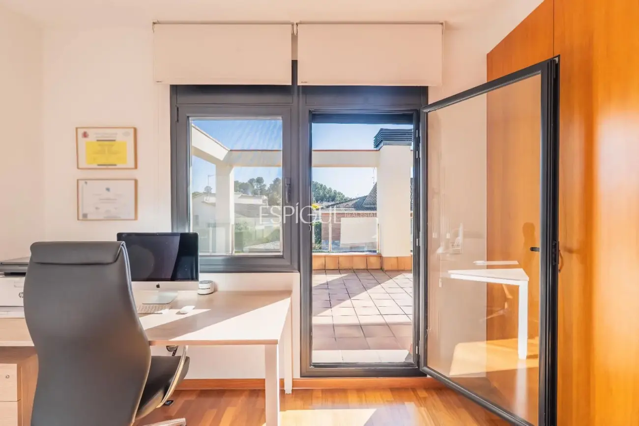 Exclusiva casa en Sant Julià de Ramis con 4 habitaciones y gran jardín