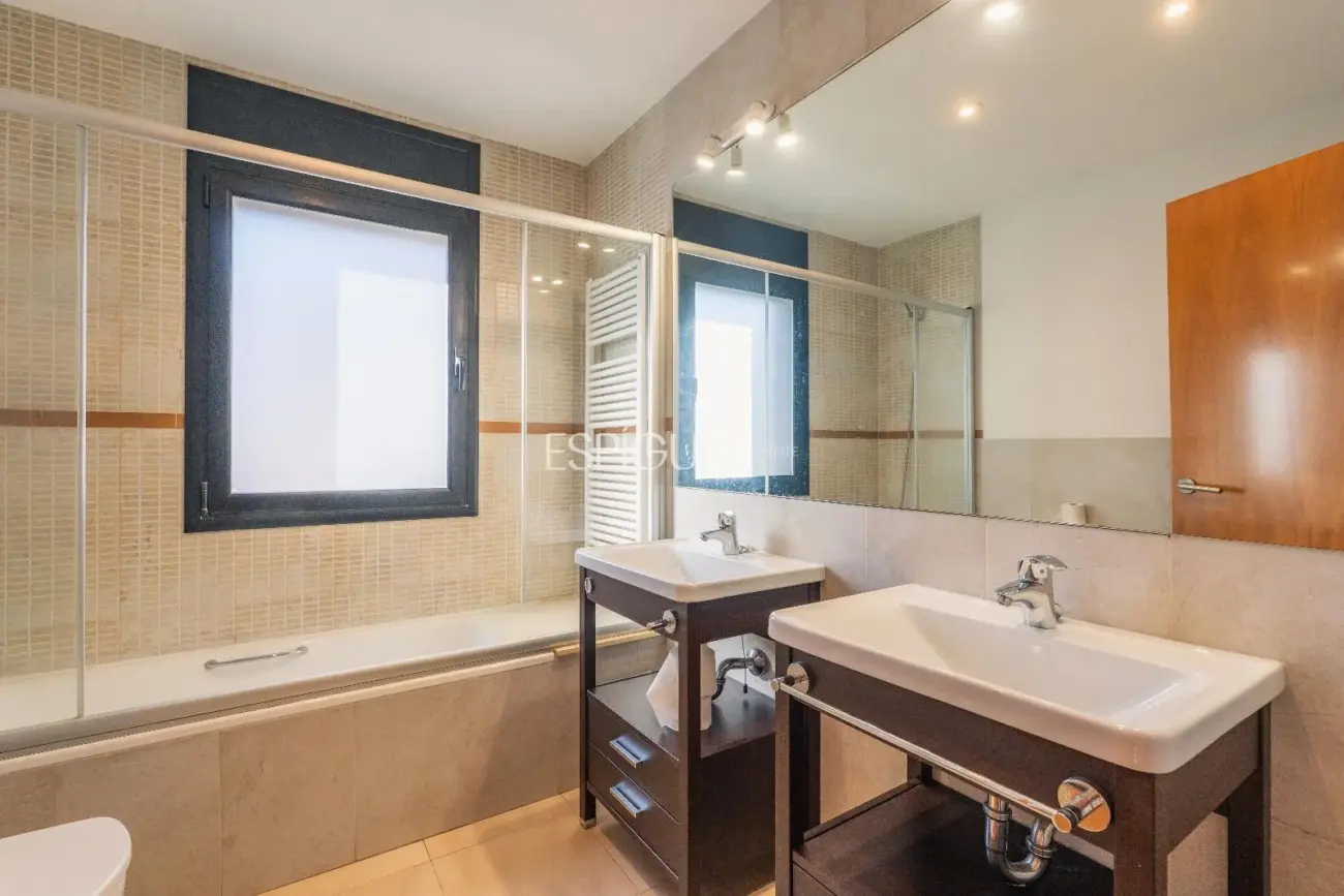 Exclusiva casa en Sant Julià de Ramis con 4 habitaciones y gran jardín