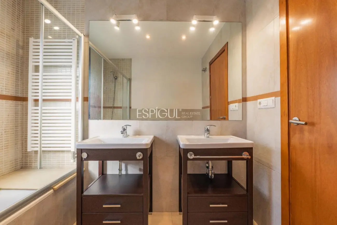 Exclusiva casa en Sant Julià de Ramis con 4 habitaciones y gran jardín