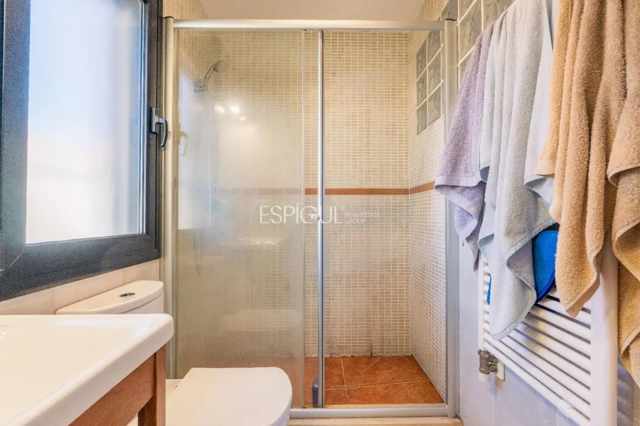 Exclusiva casa en Sant Julià de Ramis con 4 habitaciones y gran jardín