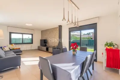 Exclusiva casa en Sant Julià de Ramis con 4 habitaciones y gran jardín