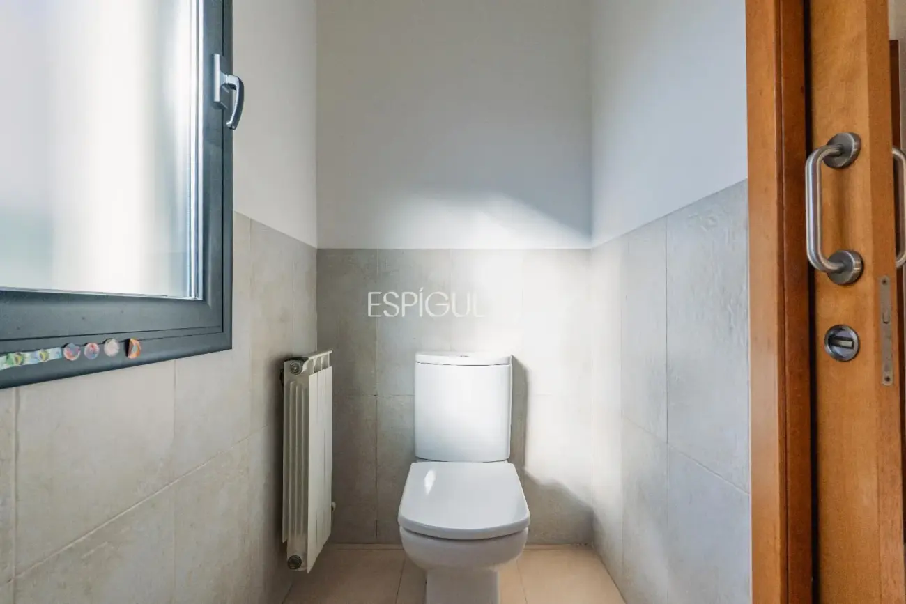 Exclusiva casa en Sant Julià de Ramis con 4 habitaciones y gran jardín