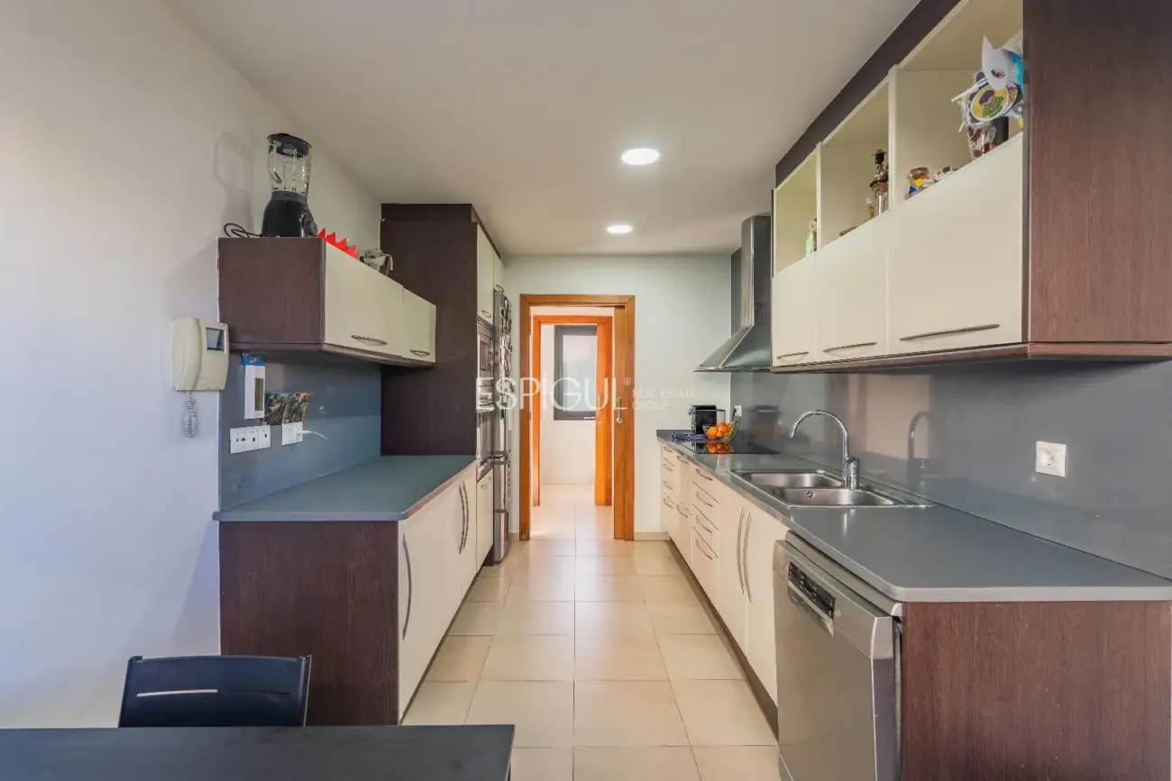 Exclusiva casa en Sant Julià de Ramis con 4 habitaciones y gran jardín