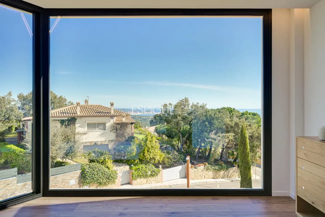 Exclusiva villa con vistas panorámicas al mar en Cim d’Aro.