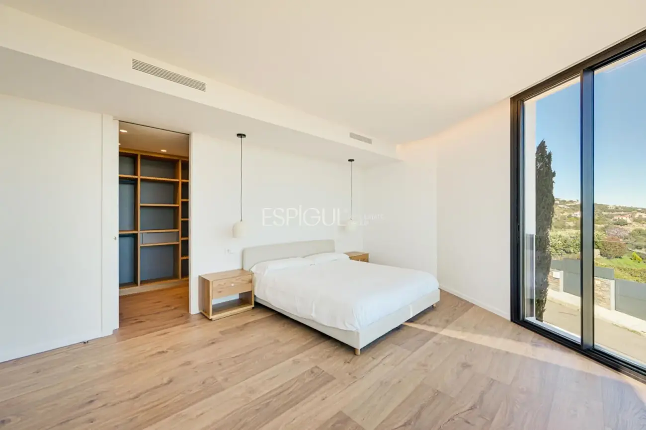 Exclusiva villa con vistas panorámicas al mar en Cim d’Aro.