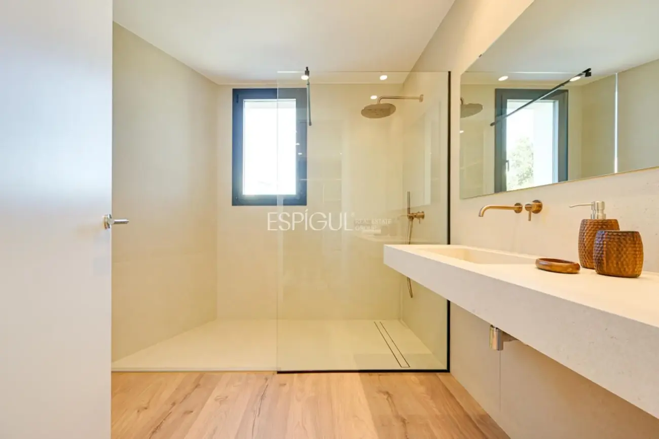 Exclusiva villa con vistas panorámicas al mar en Cim d’Aro.