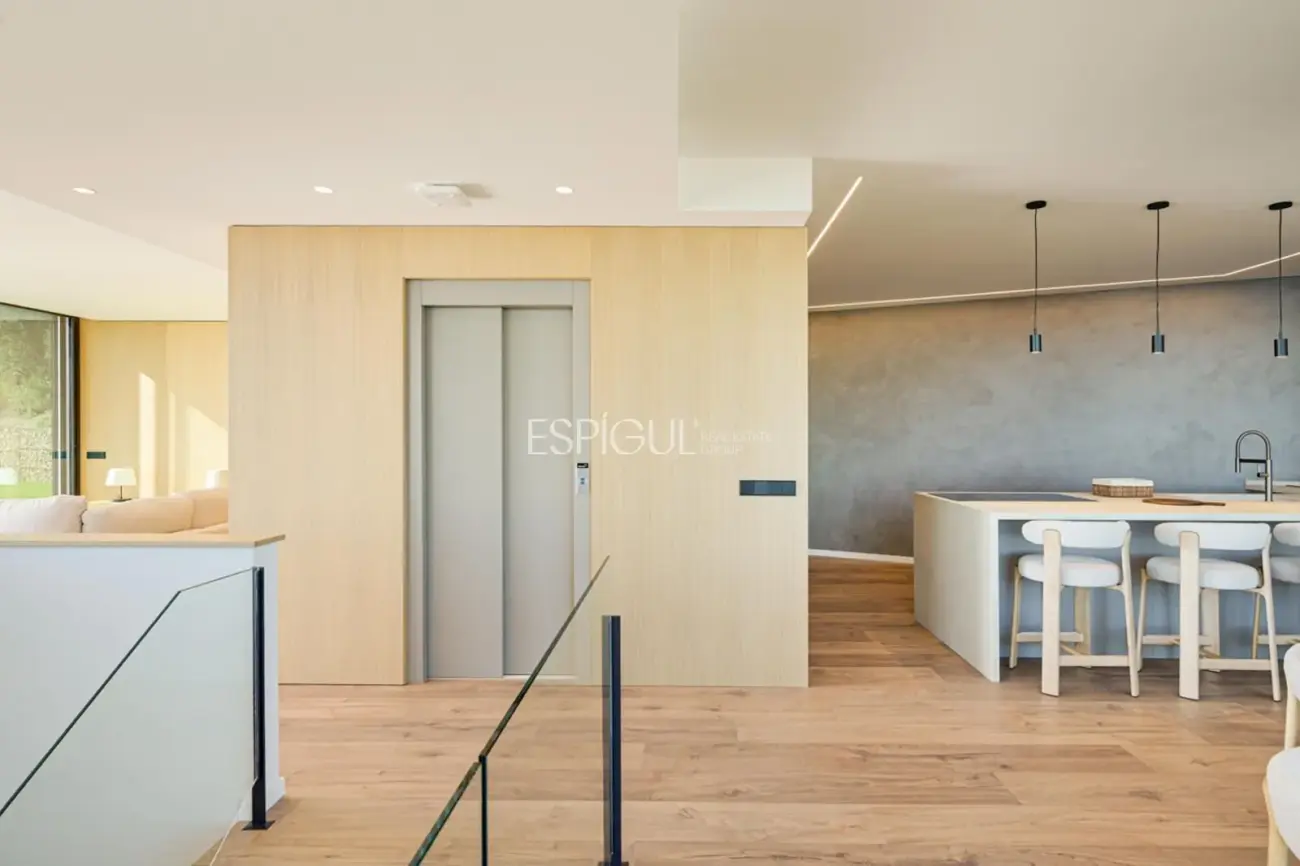 Exclusiva villa con vistas panorámicas al mar en Cim d’Aro.