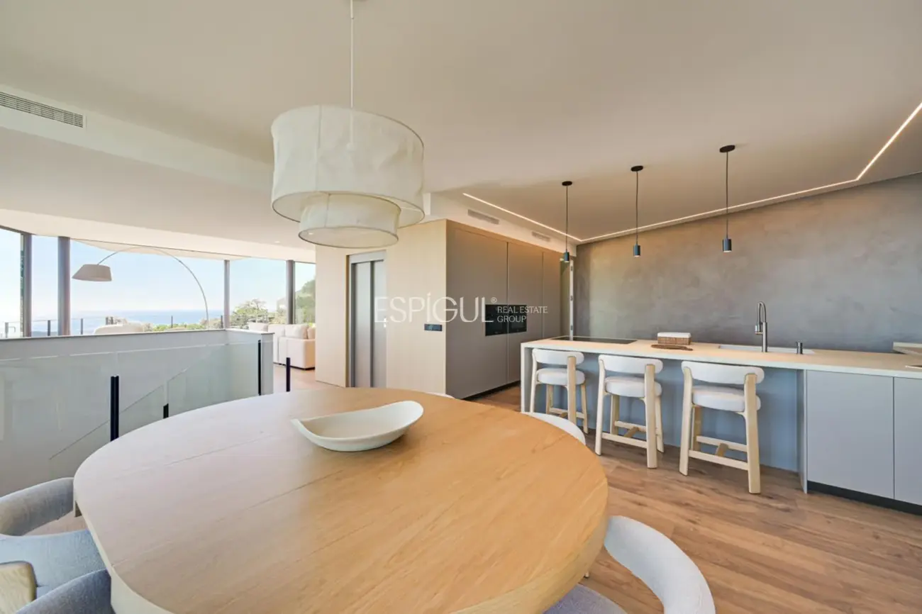Exclusiva villa con vistas panorámicas al mar en Cim d’Aro.