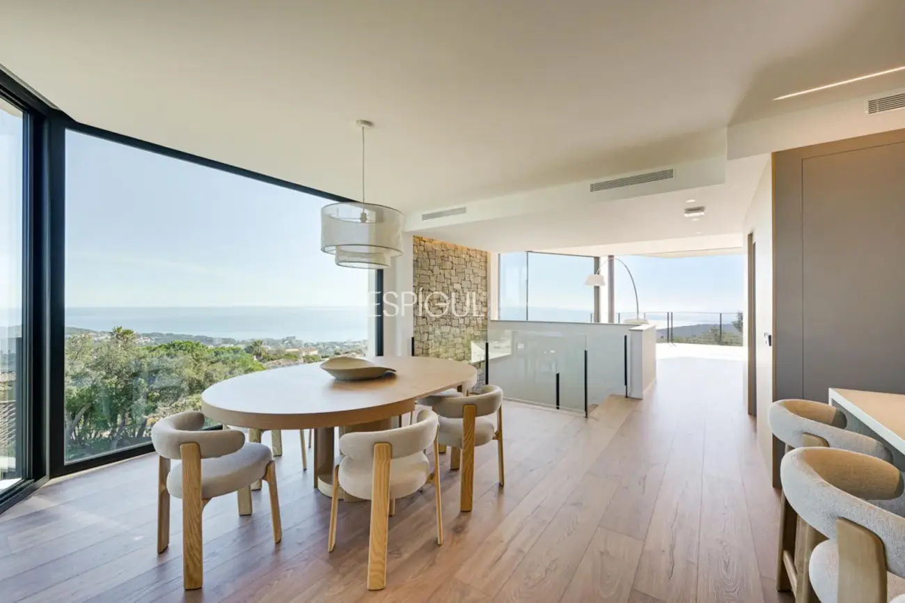 Exclusiva villa con vistas panorámicas al mar en Cim d’Aro.