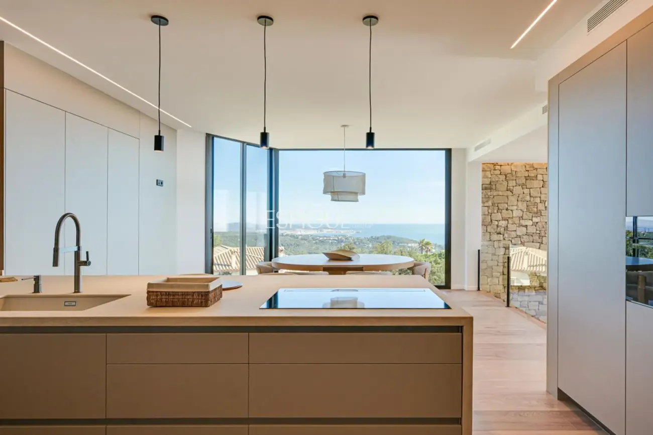 Exclusiva villa con vistas panorámicas al mar en Cim d’Aro.