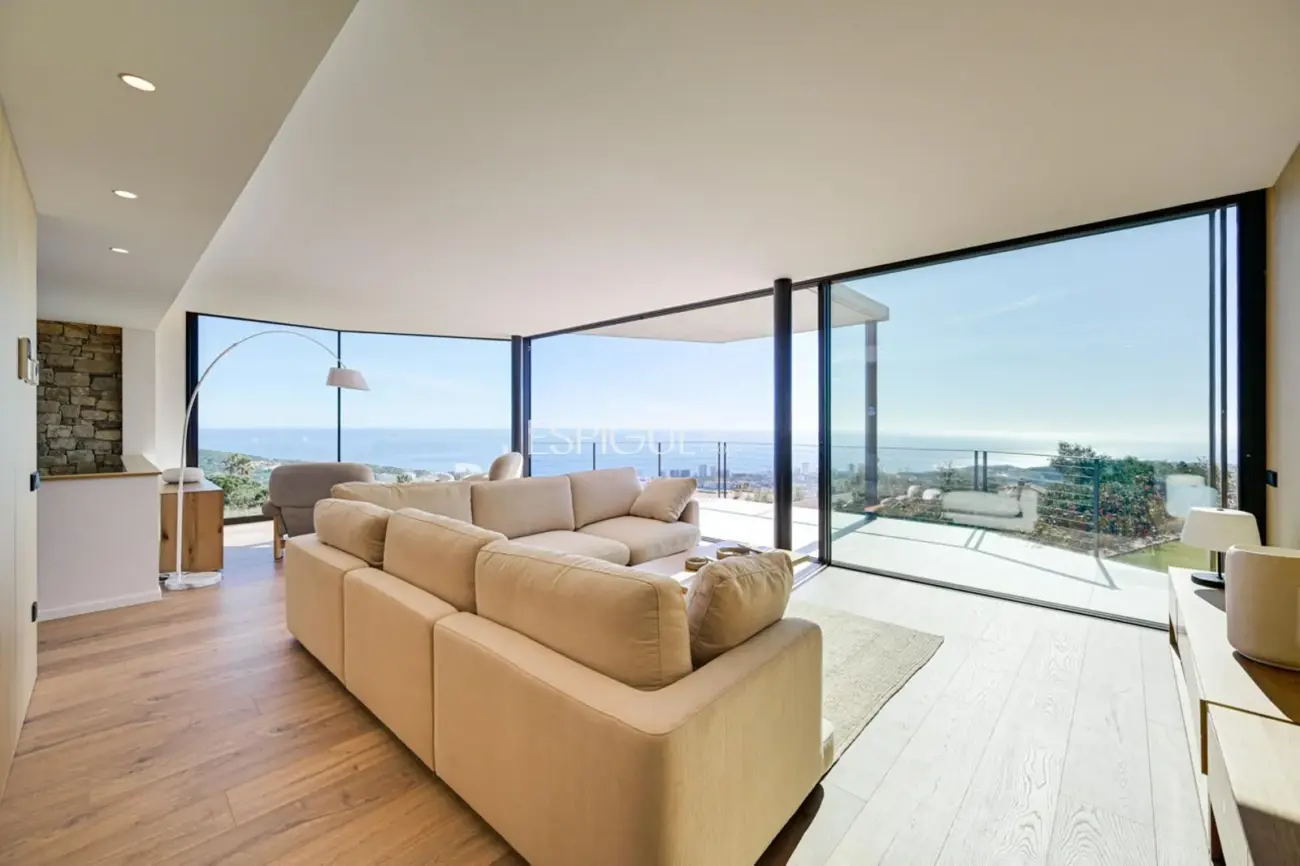 Exclusiva villa con vistas panorámicas al mar en Cim d’Aro.