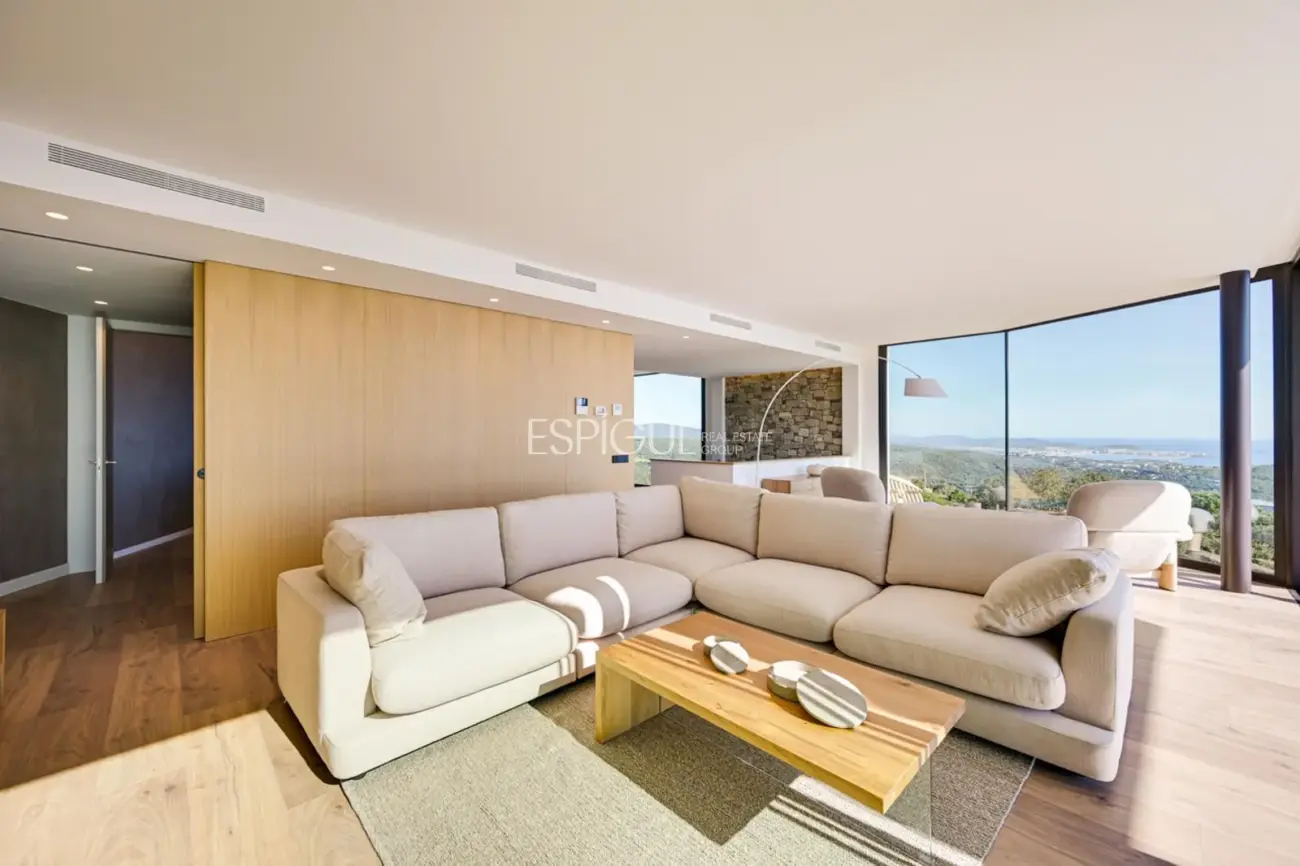 Exclusiva villa con vistas panorámicas al mar en Cim d’Aro.