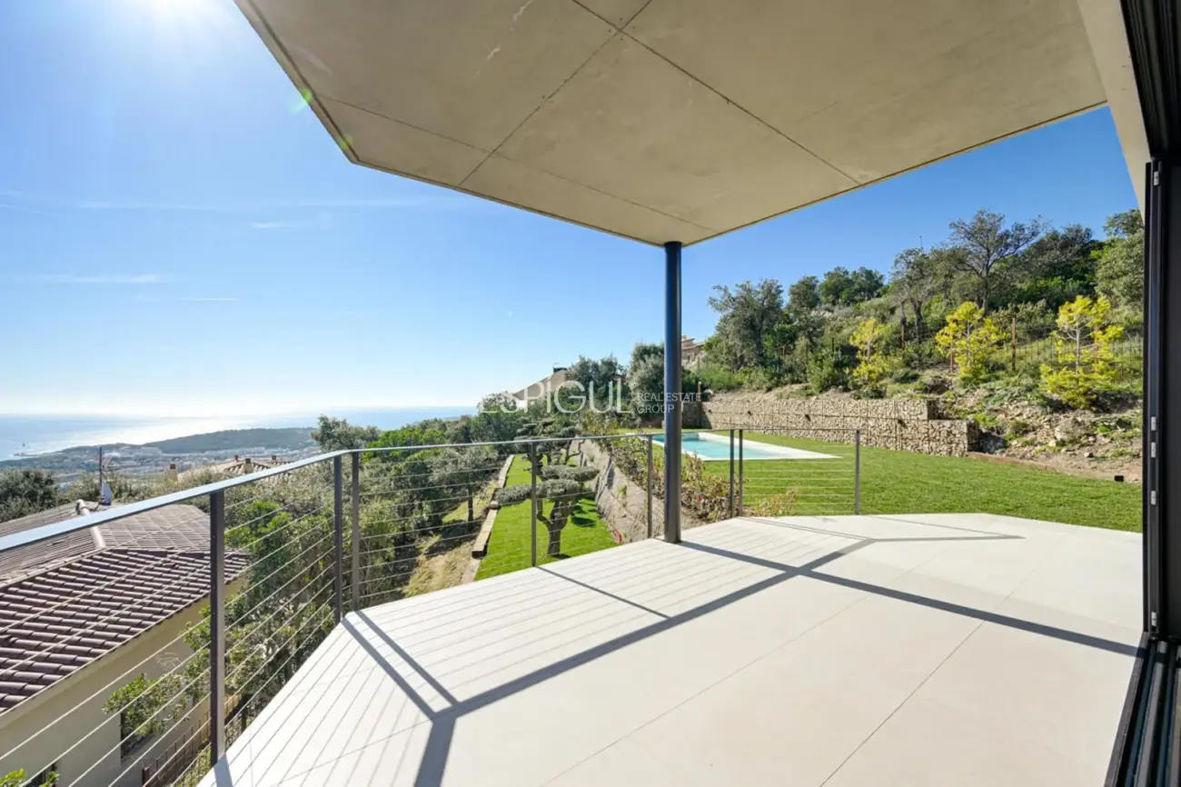 Exclusiva villa con vistas panorámicas al mar en Cim d’Aro.