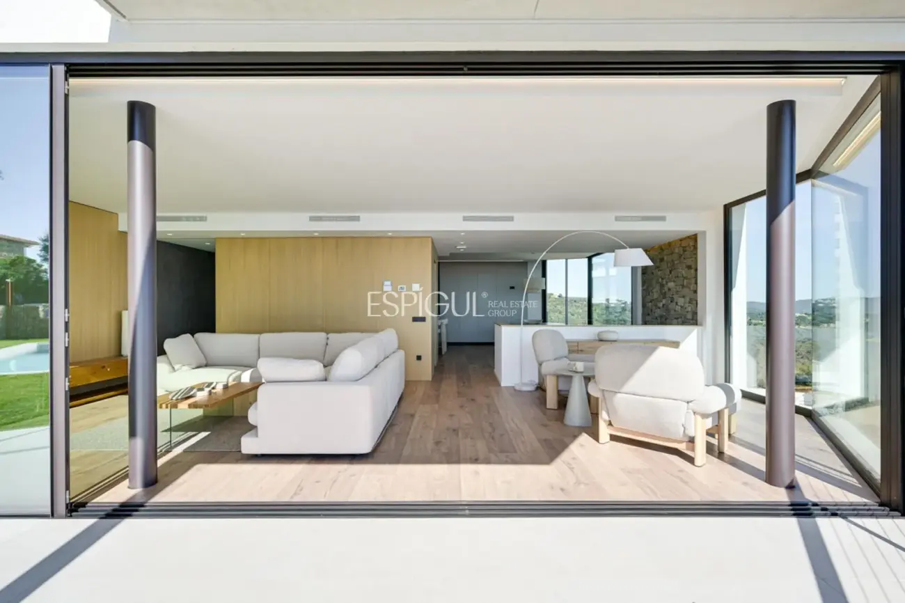 Exclusiva villa con vistas panorámicas al mar en Cim d’Aro.