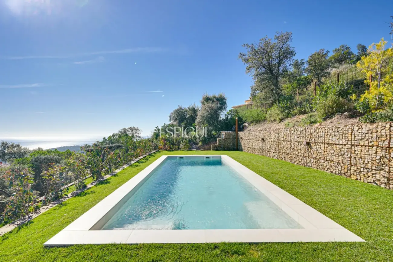 Exclusiva villa con vistas panorámicas al mar en Cim d’Aro.