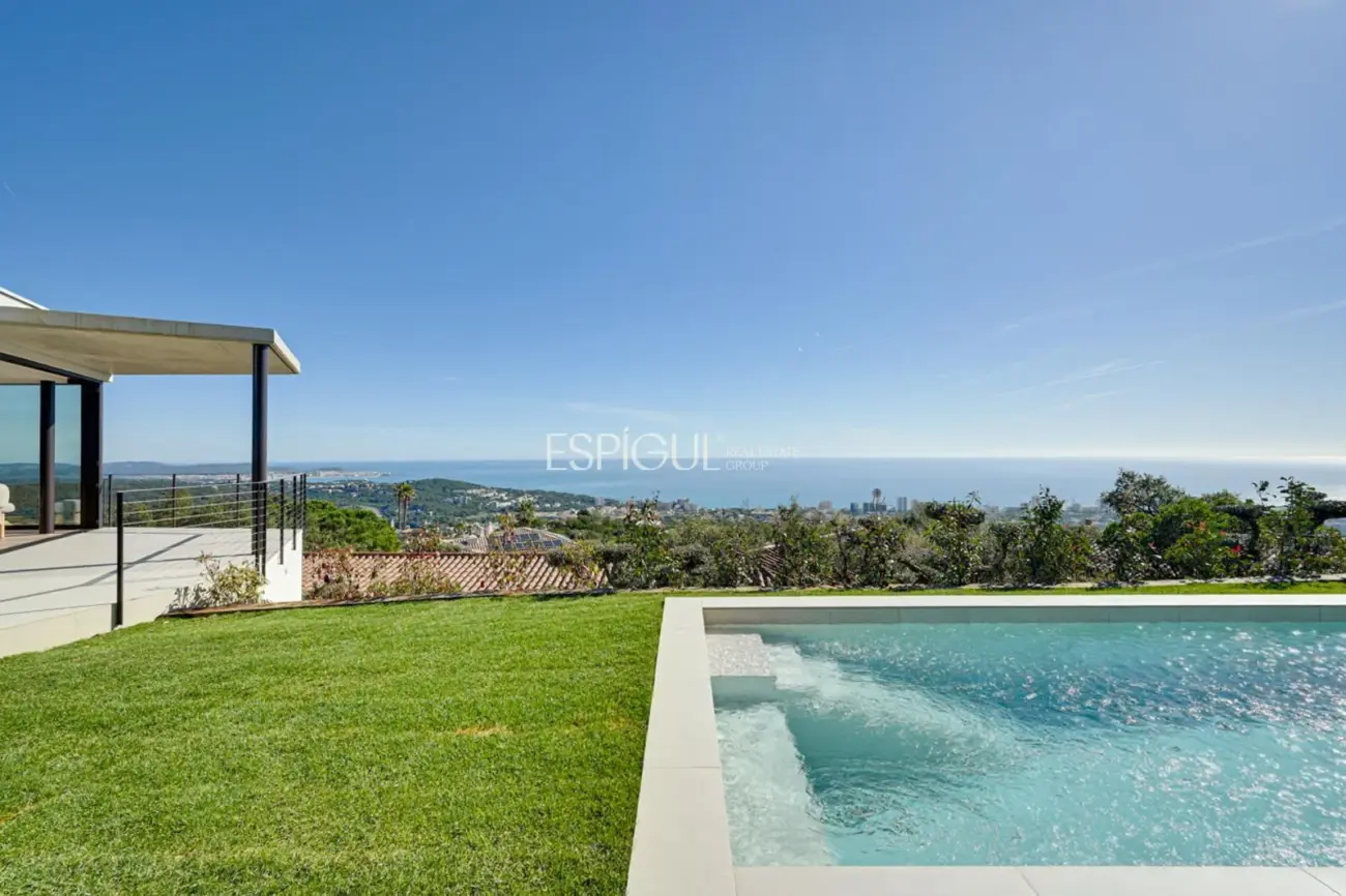 Exclusiva villa con vistas panorámicas al mar en Cim d’Aro.