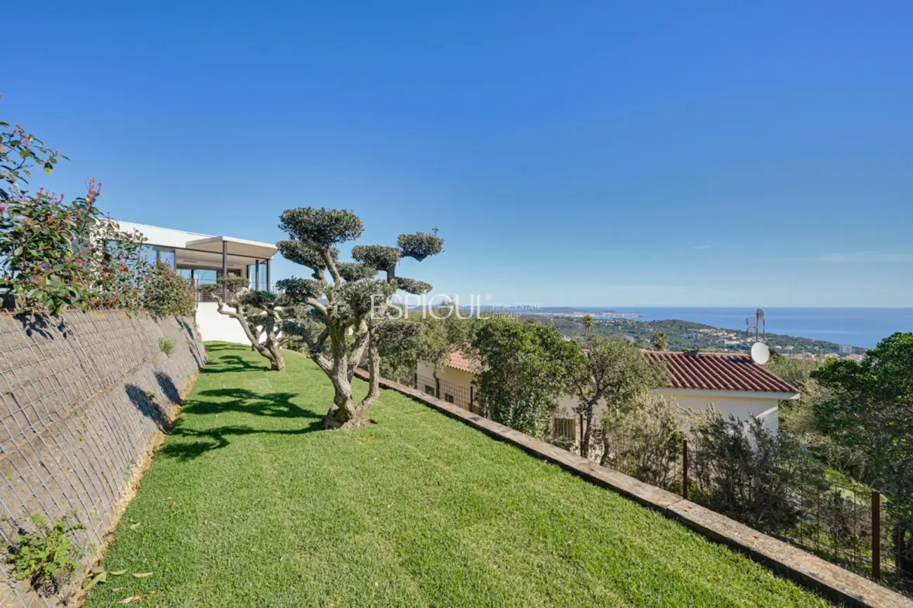 Exclusiva villa con vistas panorámicas al mar en Cim d’Aro.