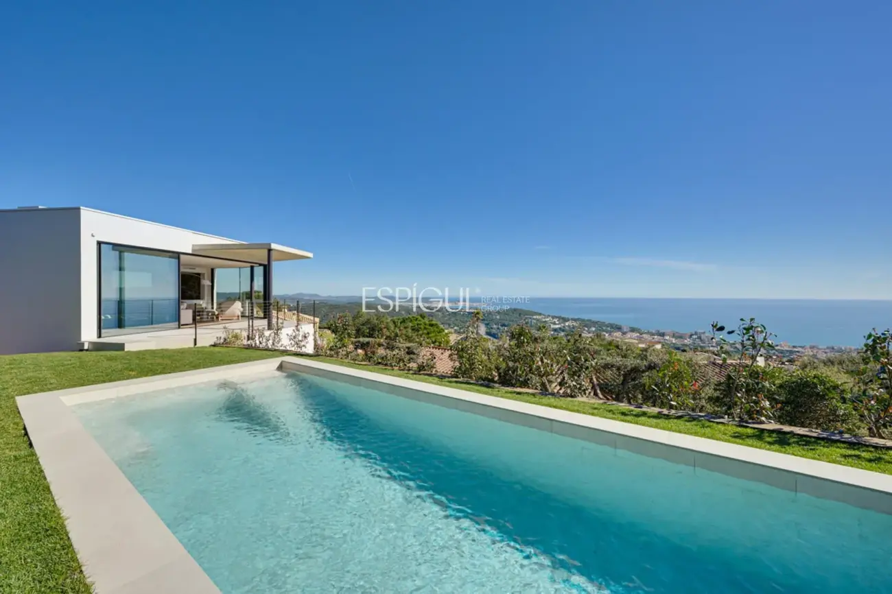 Exclusiva villa con vistas panorámicas al mar en Cim d’Aro.