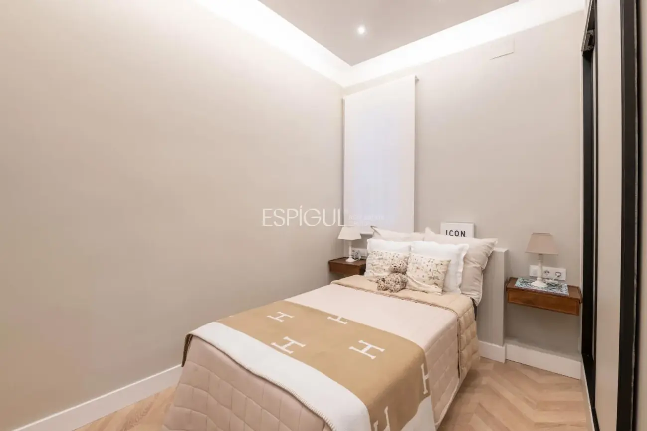 Exclusiva vivienda de 100m2 reformada en finca regia de l’Eixample