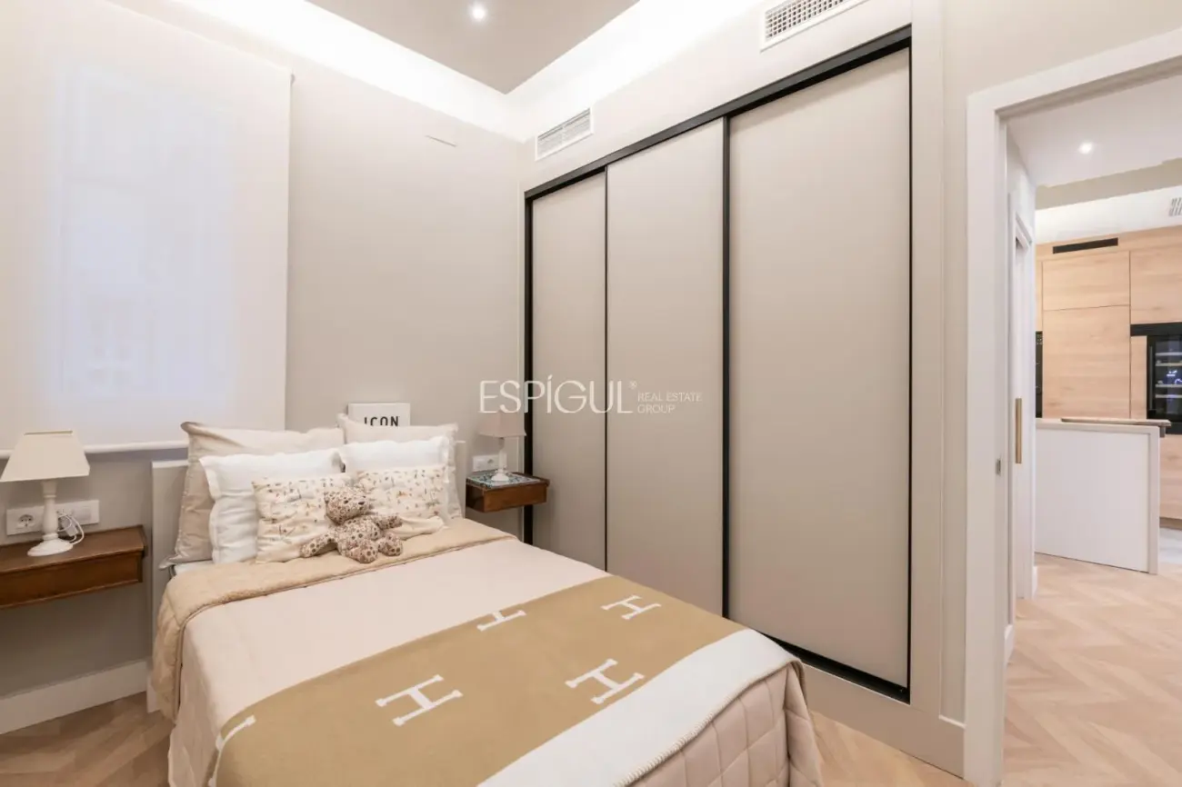 Exclusiva vivienda de 100m2 reformada en finca regia de l’Eixample