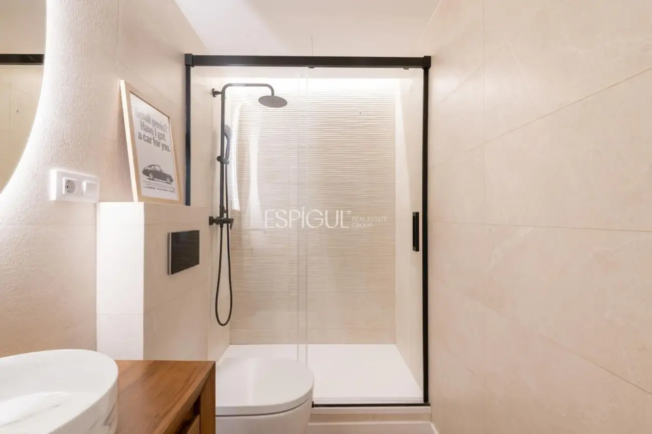 Exclusiva vivienda de 100m2 reformada en finca regia de l’Eixample