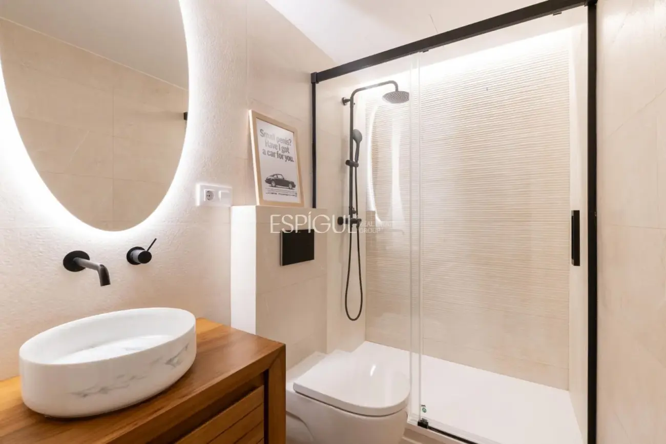 Exclusiva vivienda de 100m2 reformada en finca regia de l’Eixample