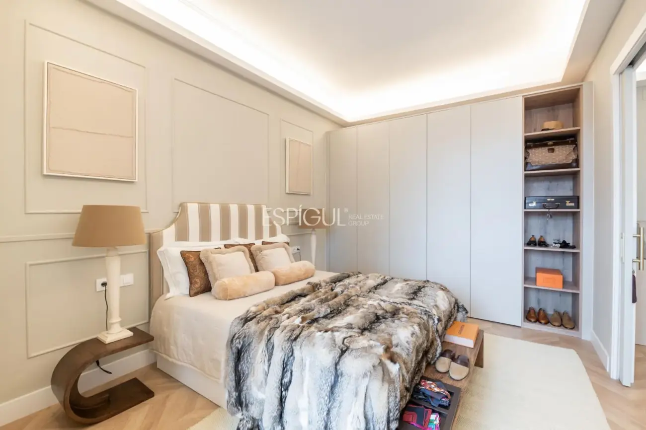 Exclusiva vivienda de 100m2 reformada en finca regia de l’Eixample