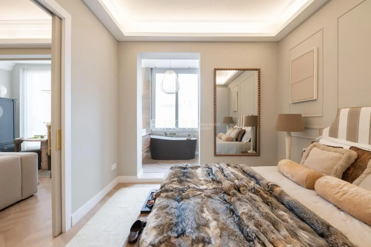 Exclusiva vivienda de 100m2 reformada en finca regia de l’Eixample