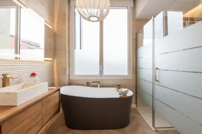 Exclusiva vivienda de 100m2 reformada en finca regia de l’Eixample