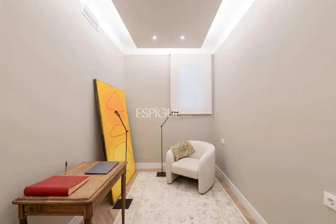 Exclusiva vivienda de 100m2 reformada en finca regia de l’Eixample