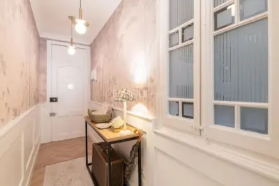 Exclusiva vivienda de 100m2 reformada en finca regia de l’Eixample