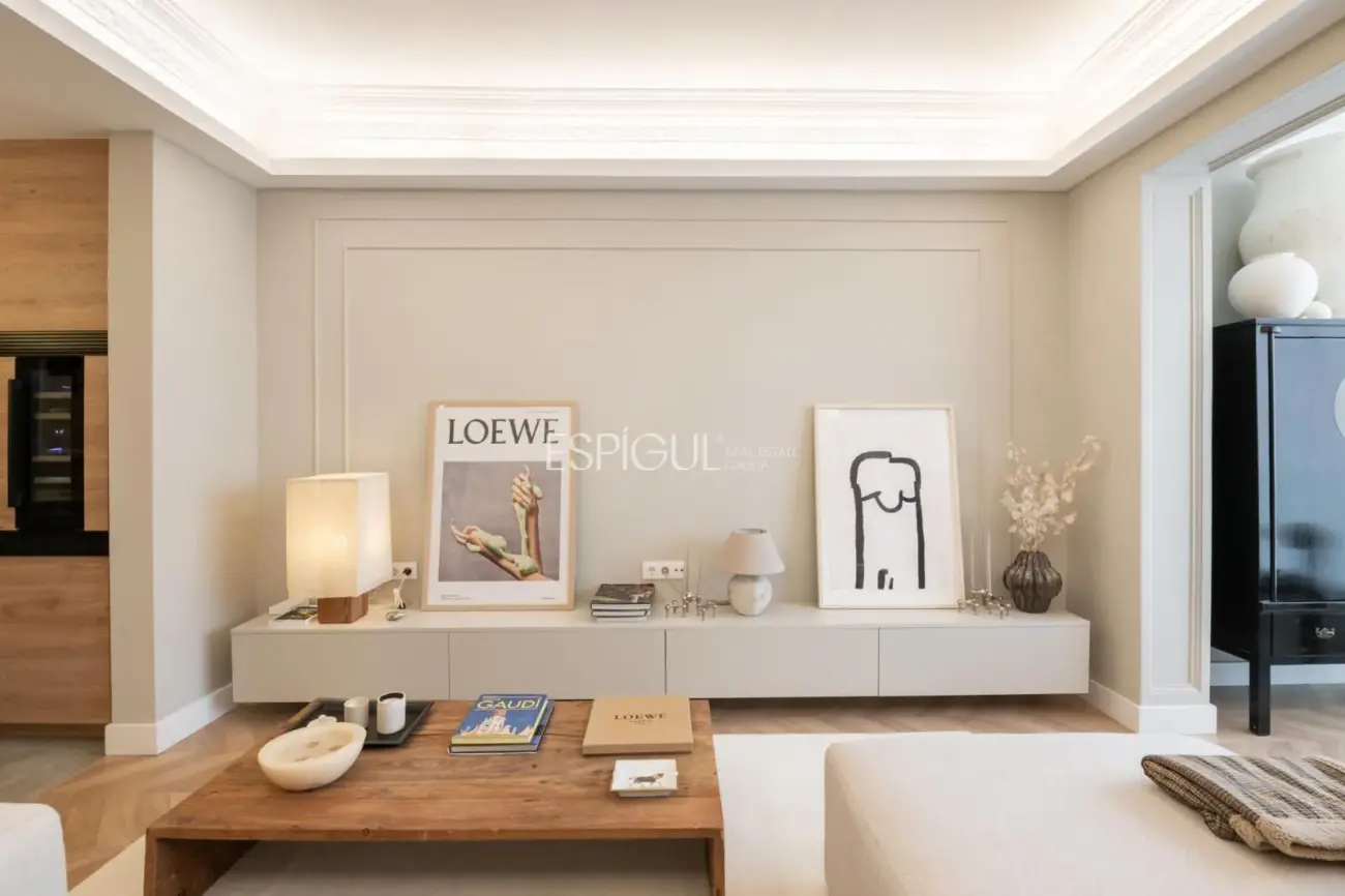 Exclusiva vivienda de 100m2 reformada en finca regia de l’Eixample