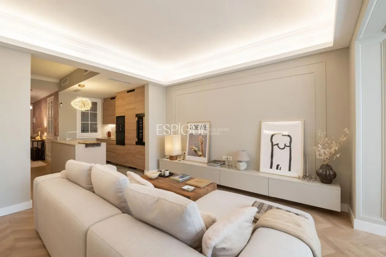 Exclusiva vivienda de 100m2 reformada en finca regia de l’Eixample