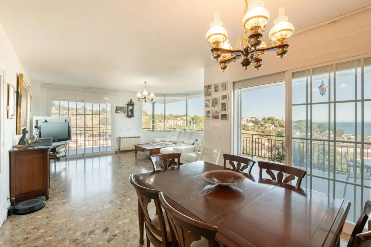 Hübsches, freistehendes Chalet mit Meerblick, 500 Meter vom Strand entfernt